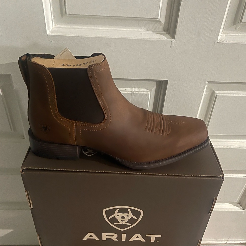 Ariat Booker ultra square toe Leather Ankle Boots D Medium